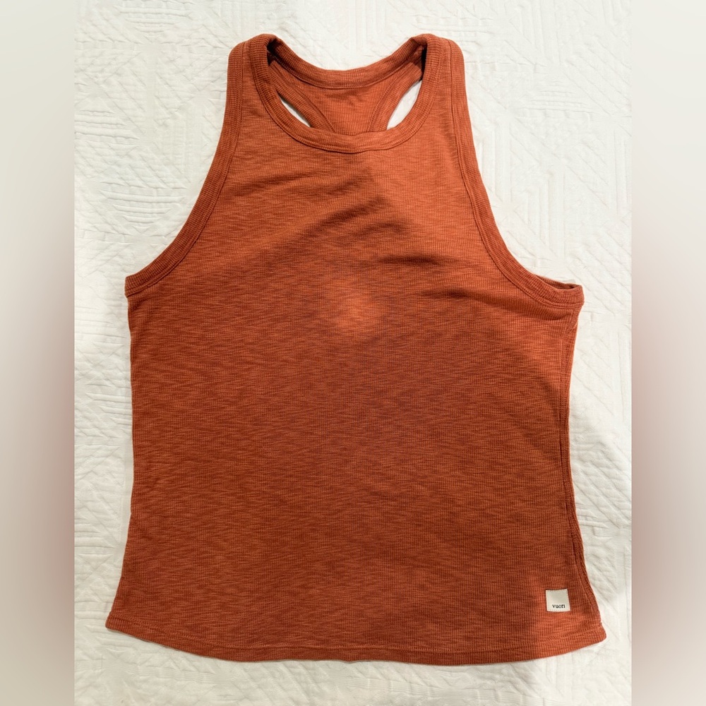 Vuori Women’s Racerback Sunrise Textured Tank Top in Cinnamon